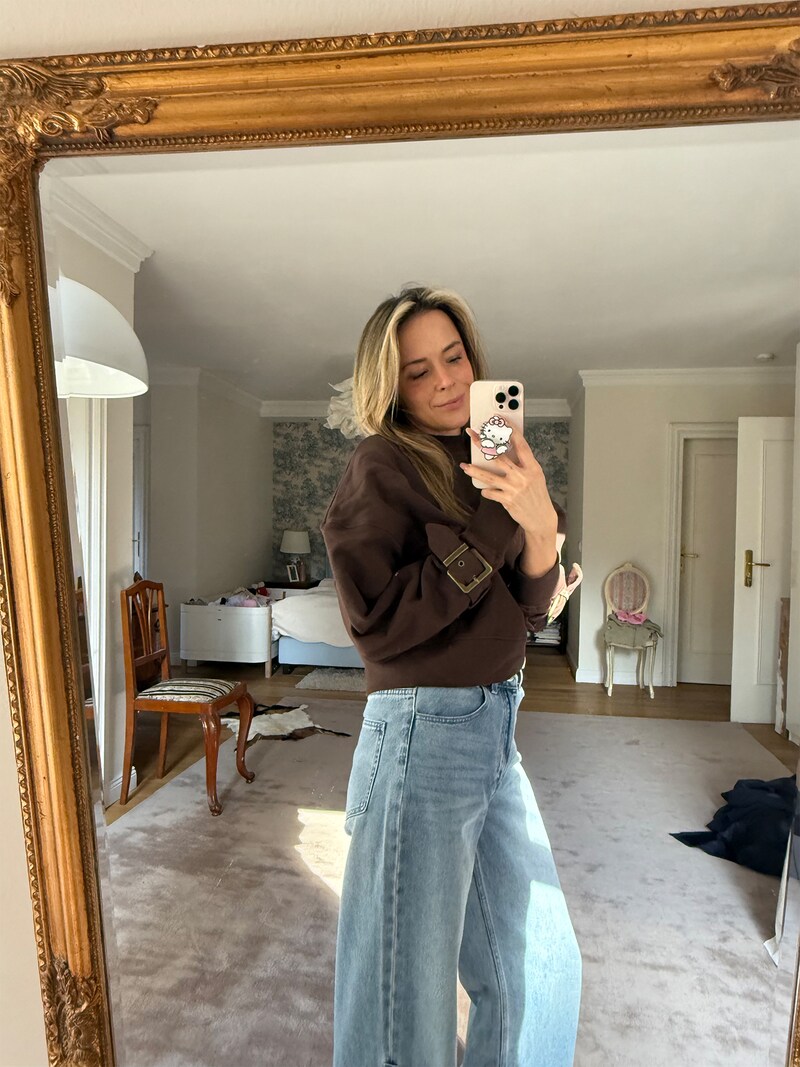 Sweatshirt